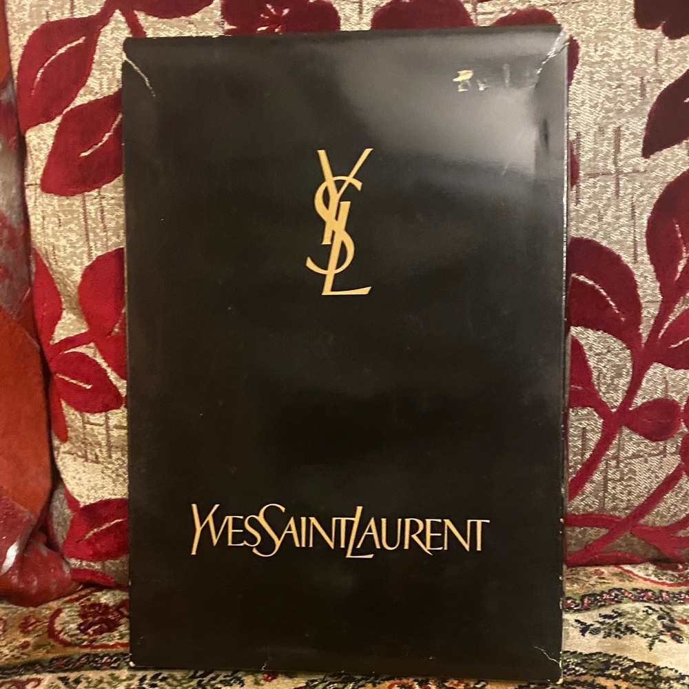 Yves Saint Laurent Blue & Cream Embroidered Towel Set - Picture 7 of 7